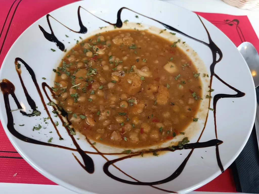 Adrian Garcia_LA PLAZA_Villamayor_review