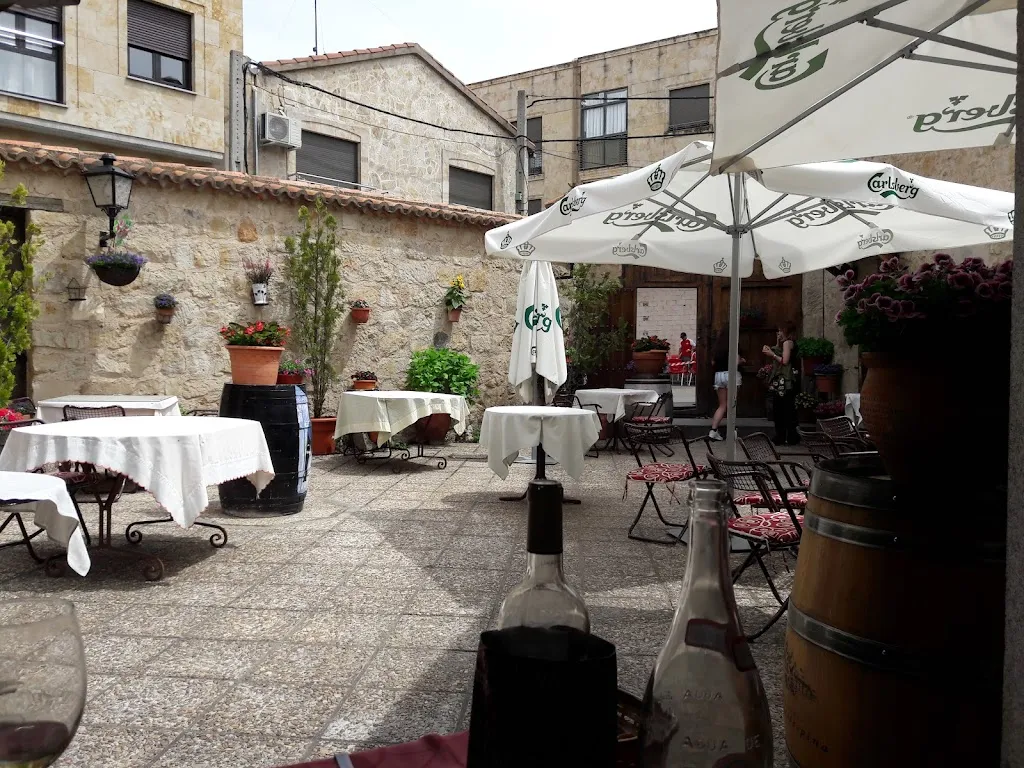 Restaurante La Caserna restaurant in Villamayor