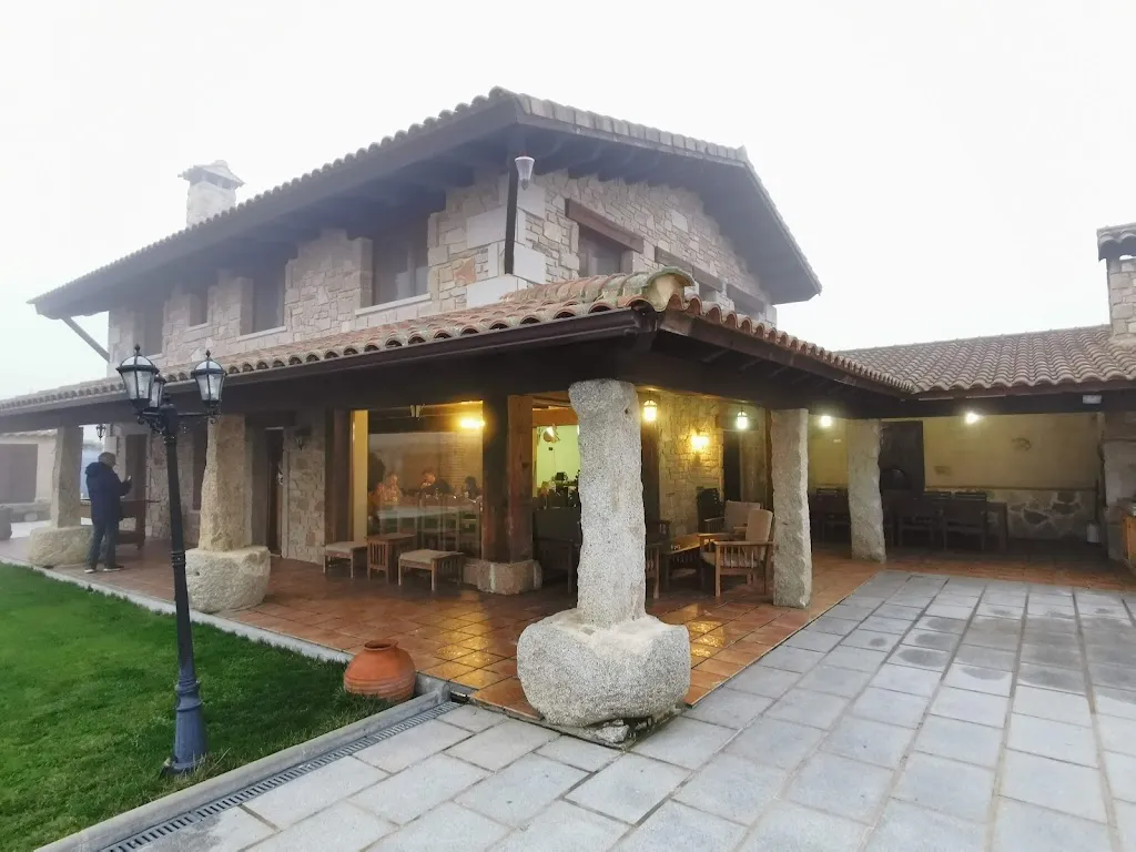 Rural house Siega Verde restaurant in Villar de la Yegua
