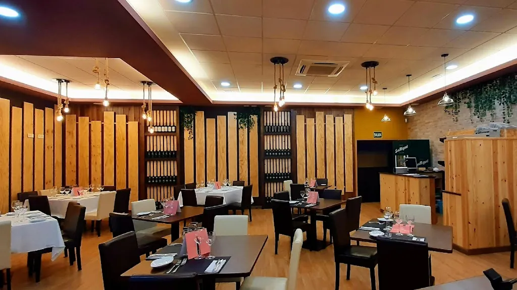 Restaurante Los Arcos restaurant in Villares de la Reina