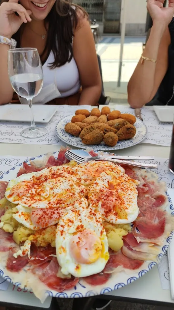 Menu_Café Casino - Bistro - Gin Club // Tapas, Vinos, Copas en Vitigudino. Comer arribes_Villarmuerto_immagine_5