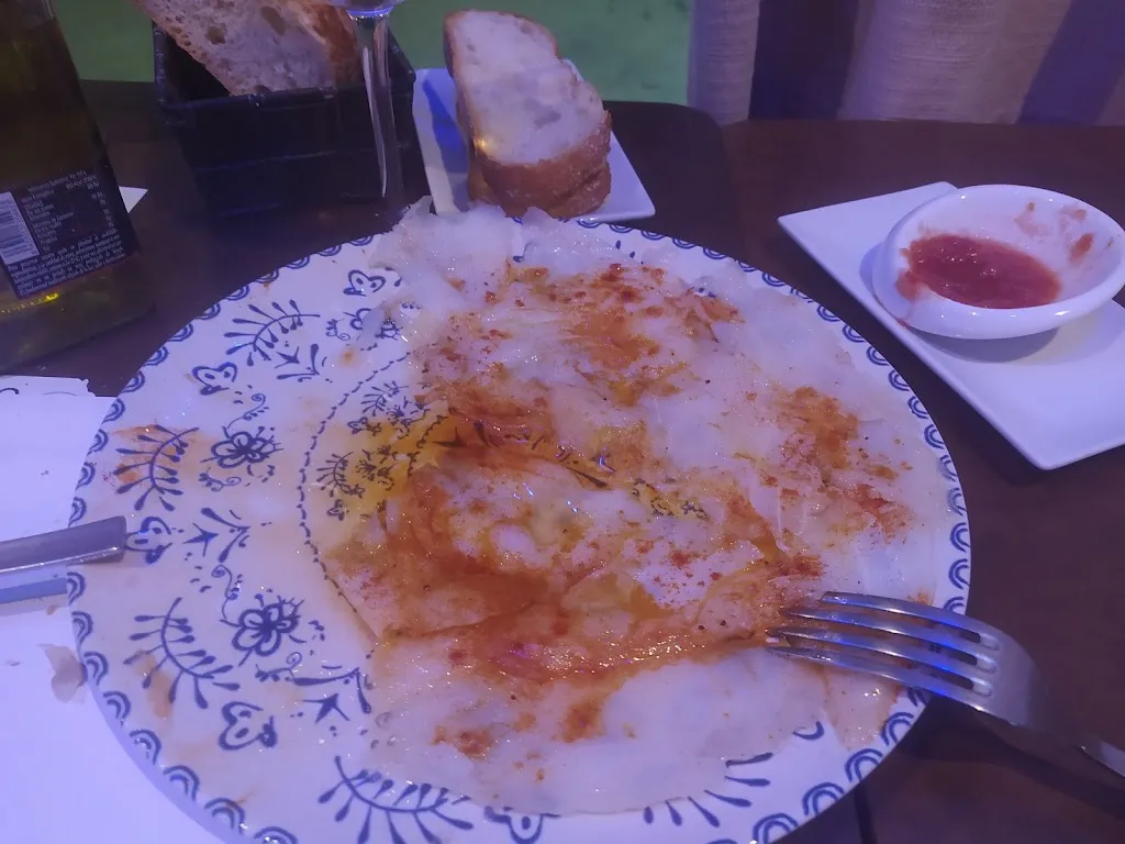 Fanny Becares Peque_Café Casino - Bistro - Gin Club // Tapas, Vinos, Copas en Vitigudino. Comer arribes_Villarmuerto_recensione