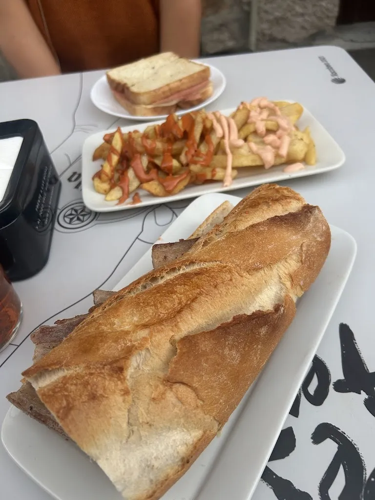 Sergi García_Cafetería Discoteca Brasilia_Vilvestre_review