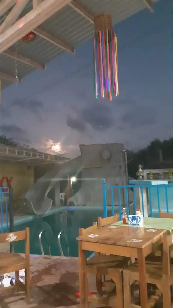 Eidrian Castle Miroslav_Restaurant Campestre Familiar Barra Vieja_Villaflores_review