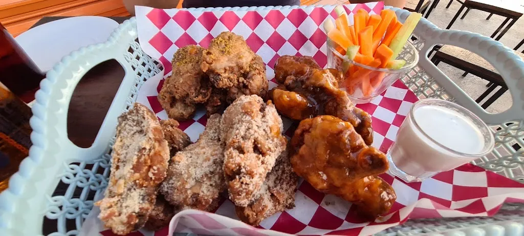 Queen Wings_Villaflores_slider_image_3