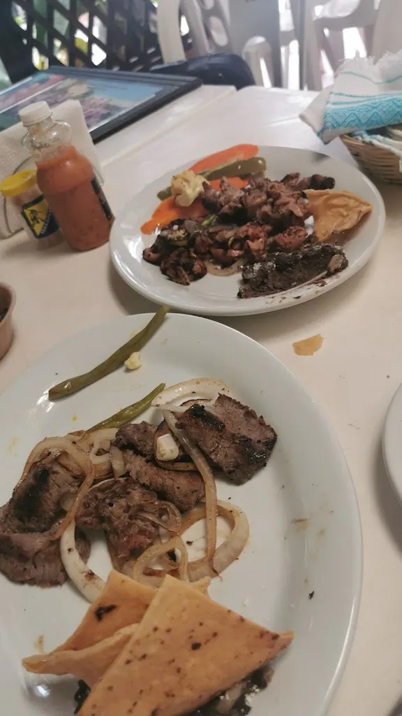 Hugo Enrique Rodas Orozco_Restaurant-bar 