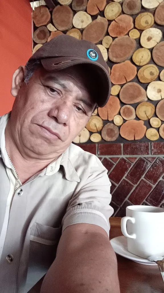 Alfredo Saldaña_LAS DELICIAS_Villaflores_review