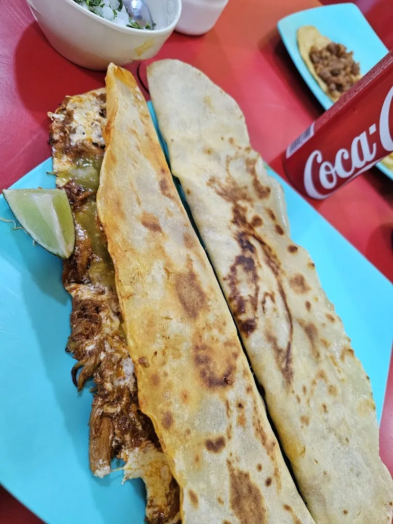 YARDAS QUESADILLAS VILLAFLORES restaurant in Villaflores