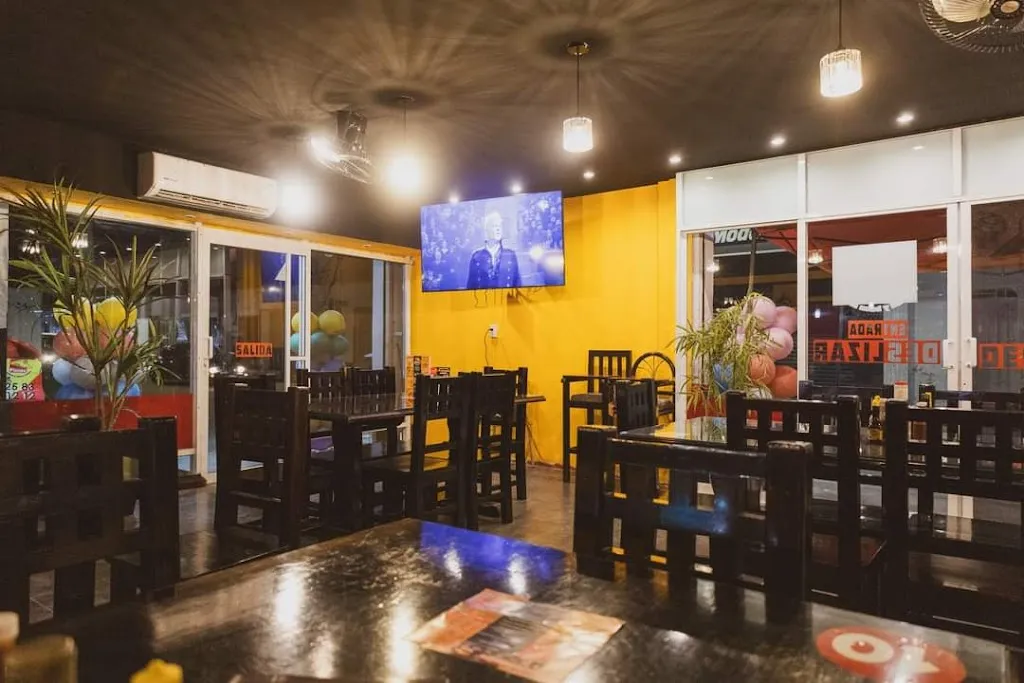 Rikas Pizzas restaurant in Villaflores