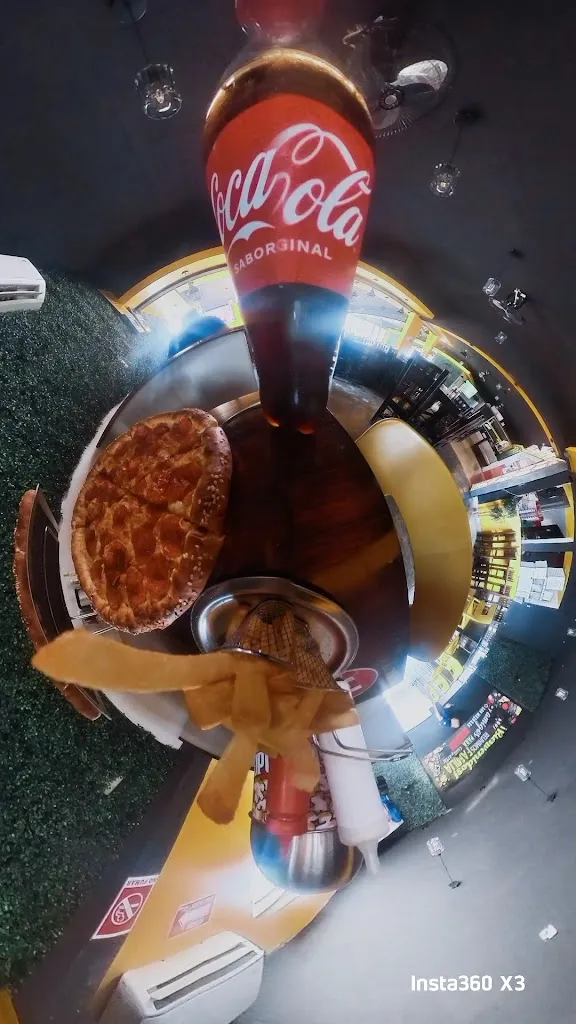 Rikas Pizzas_Villaflores_slider_image_2