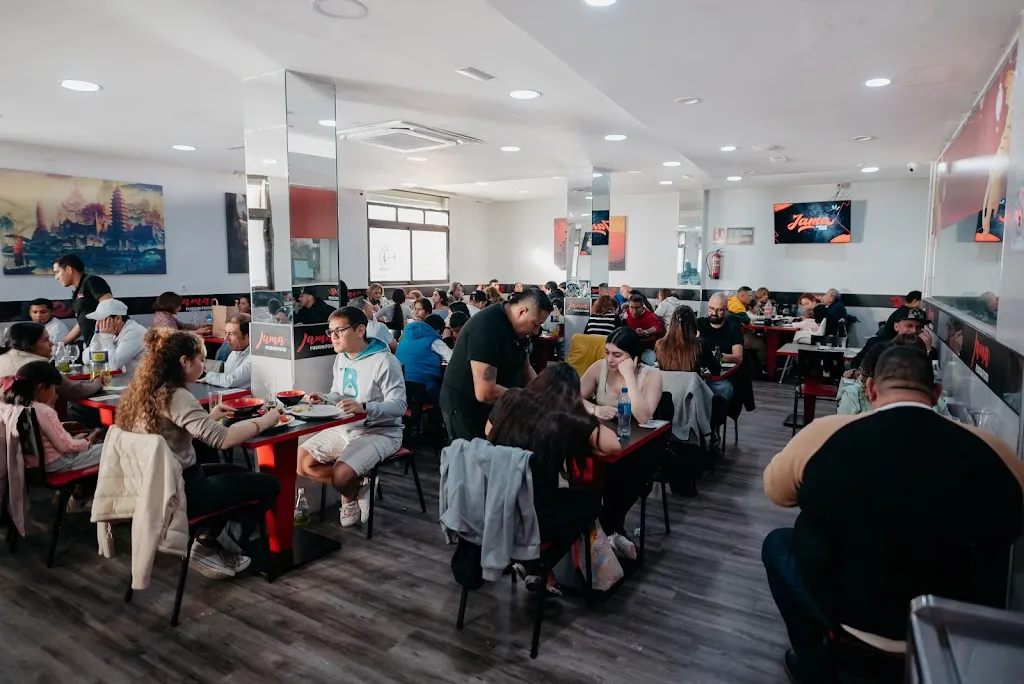 Chifa Peruano Jama restaurant in Zamayón