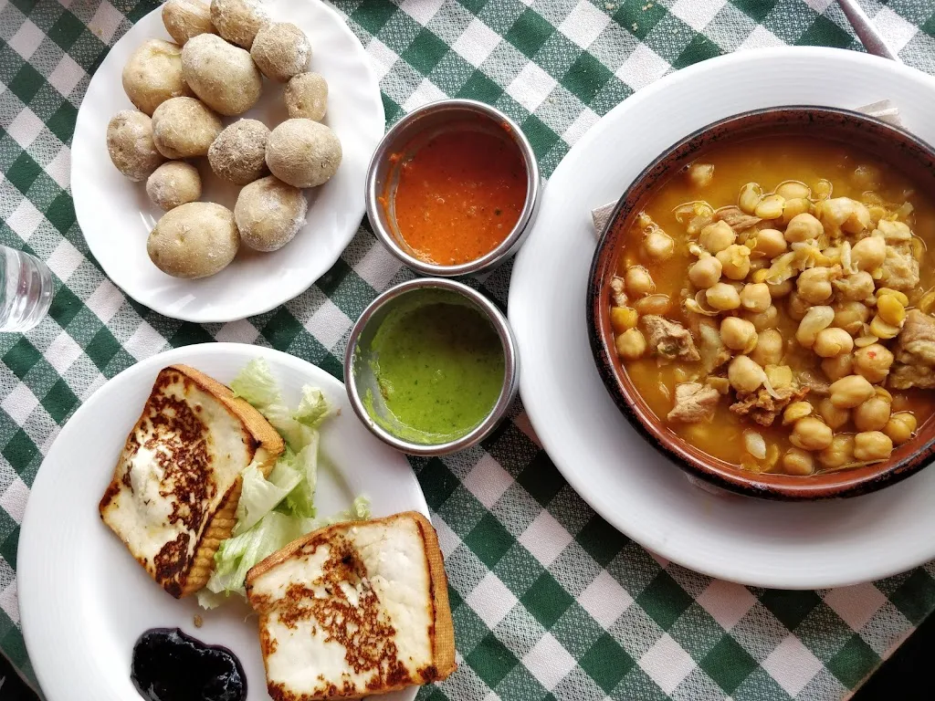 Sebastian Kulesza_Restaurante Juego de bolas_Agulo_review