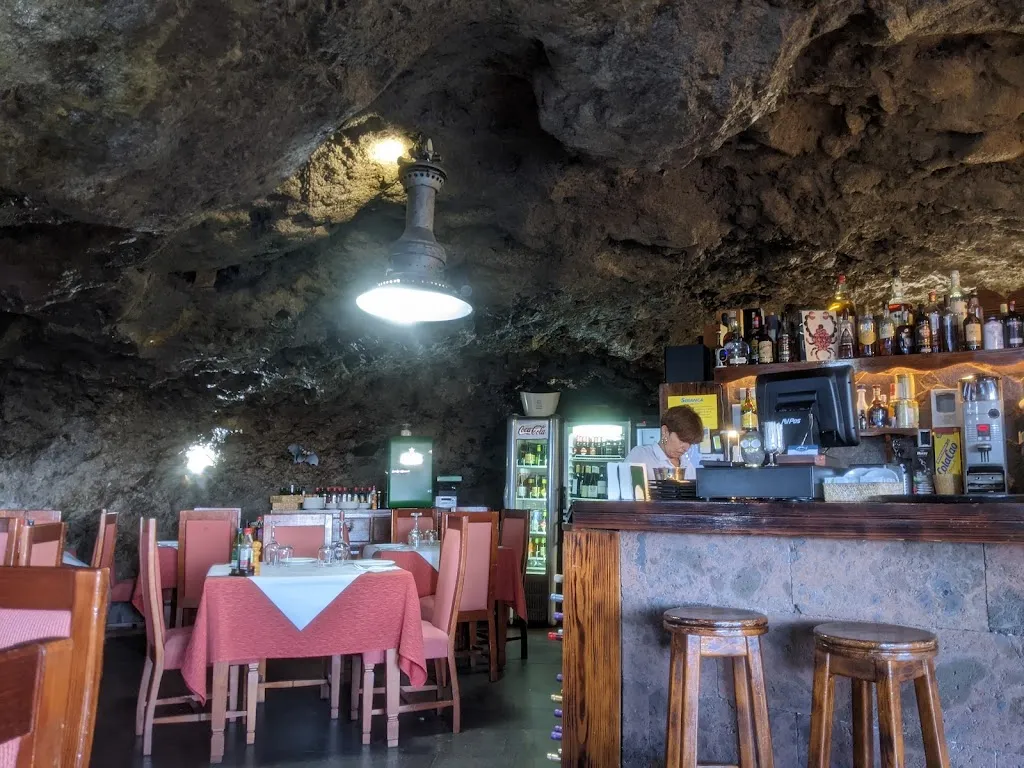 REBECCA VALENTINE-HAGART_Restaurante la Cuevita_Alajeró_review