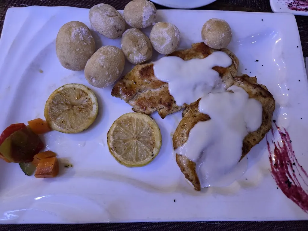 Caroline Turnbull_Limoncello_Adeje_review