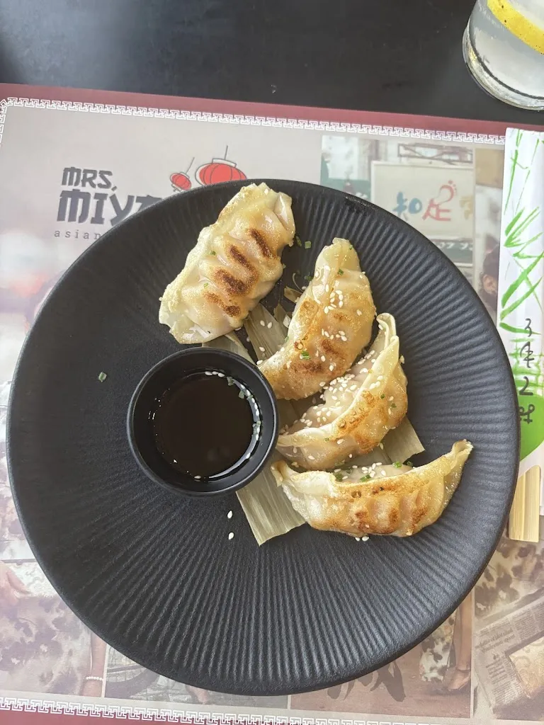 Nira J_Mrs Miyagi's XSur_Adeje_review