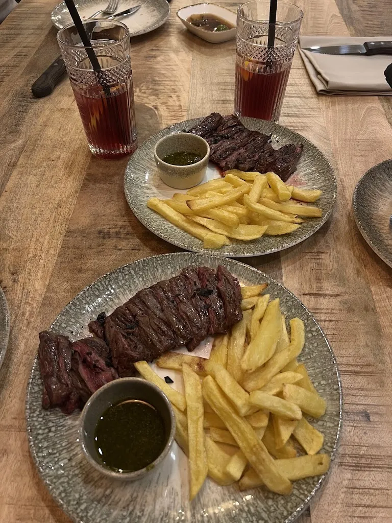 Max Burga_VELETO BAR Y BRASA_Barlovento_review