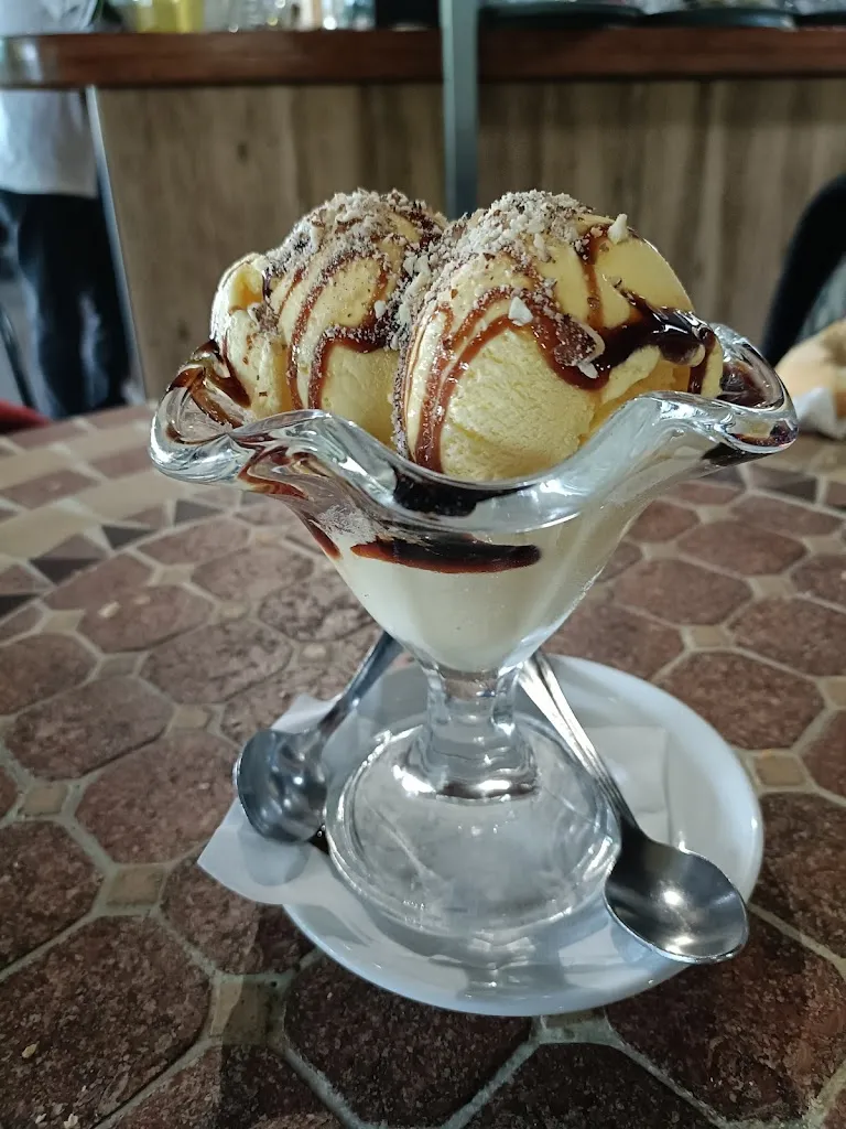 Mari Carmen Alvarez_El Mesón_Breña Alta_review