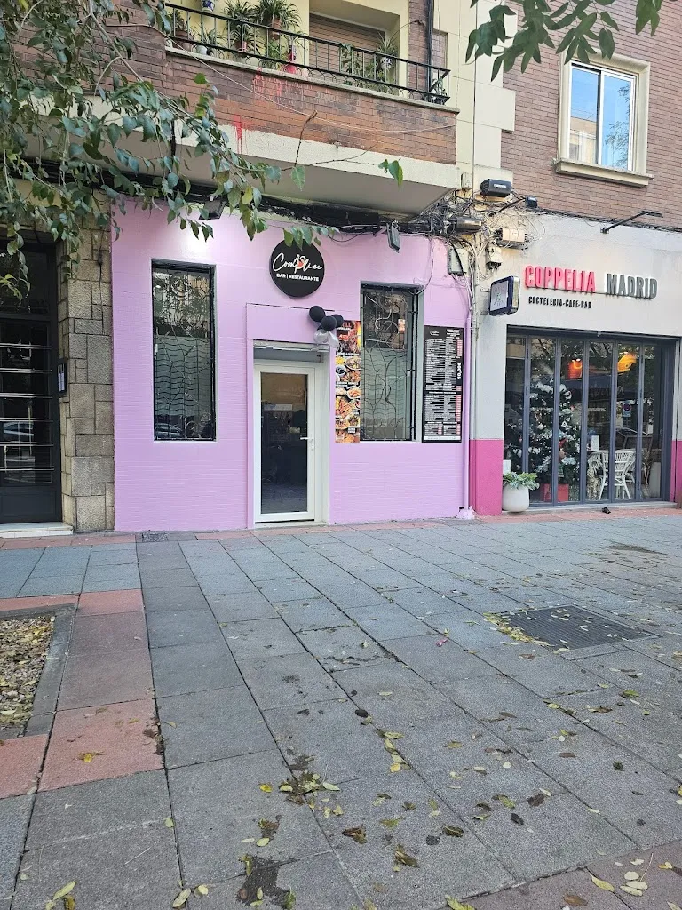 Complice Bar Restaurant restaurant in Frontera