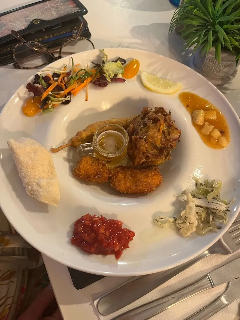 Vanessa Derbyshire_Oliver's Out of Town_Arona_review