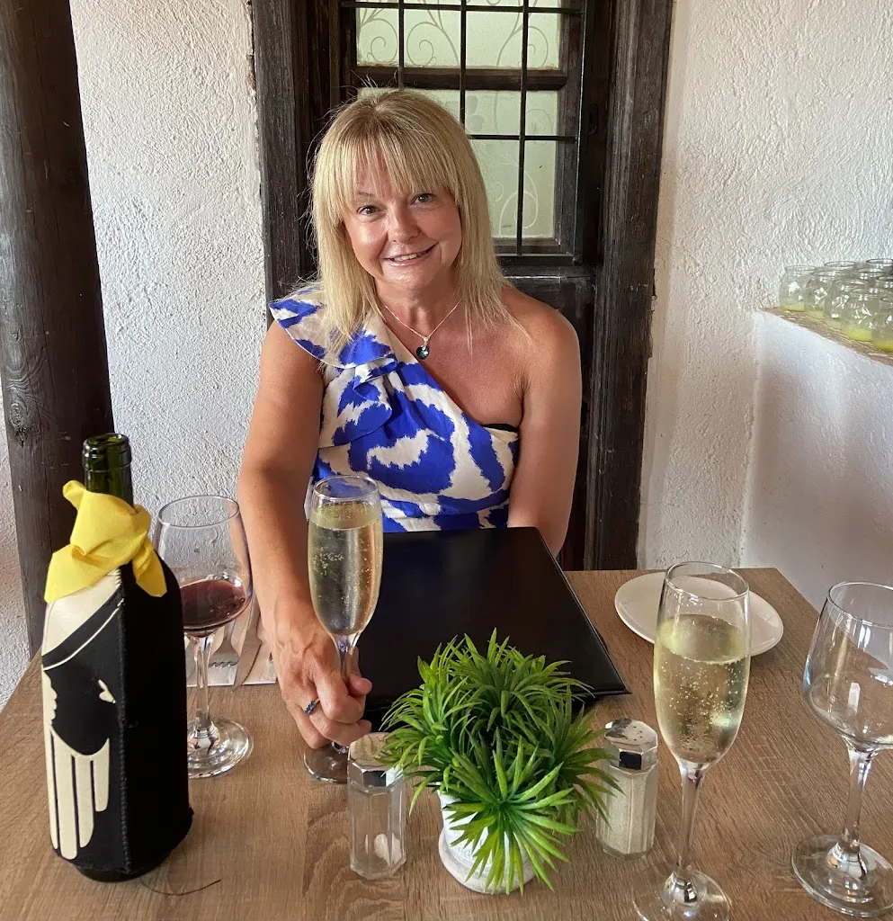 Wobblydog Travel _Oliver's Out of Town_Arona_review