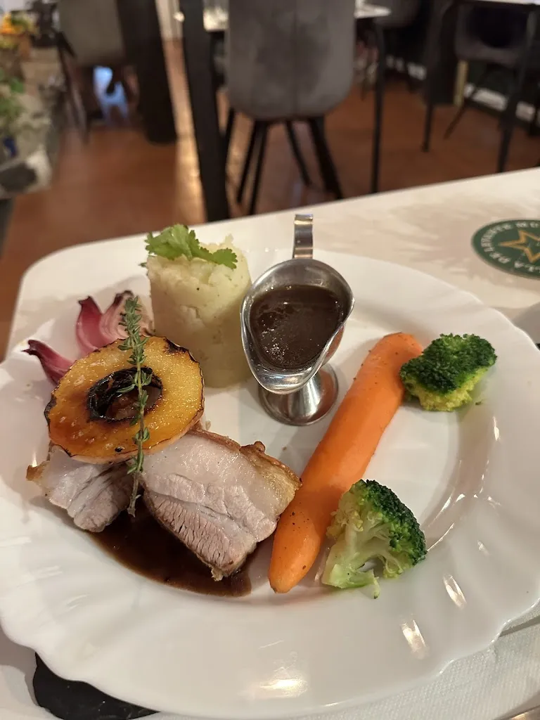 Oliver's Out of Town_Arona_slider_image_3