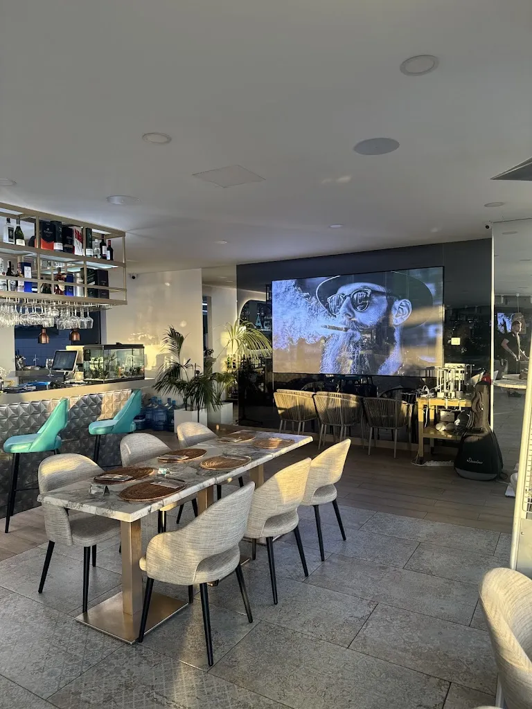 Oscar Munoz_La Medusa Restaurant • Cocktail • Bar_Arona_review