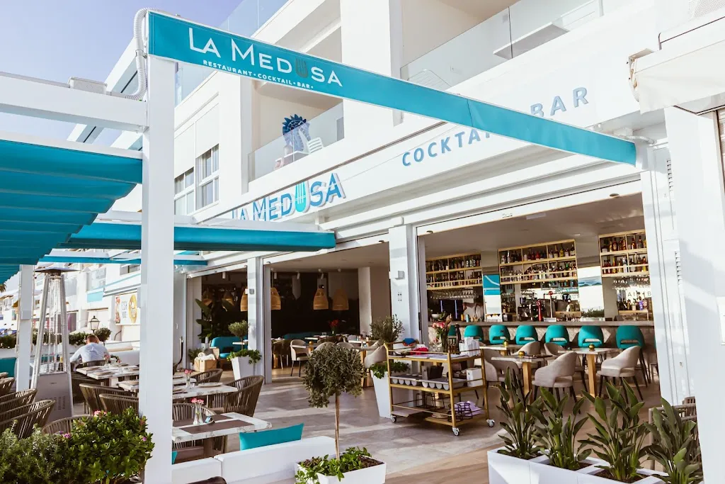 La Medusa Restaurant • Cocktail • Bar_Arona_slider_image_1