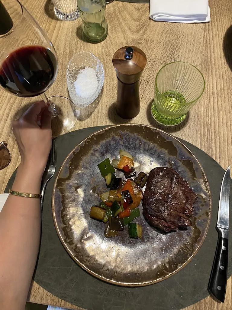 Kimia Bagheri_Asador 98_Arona_review