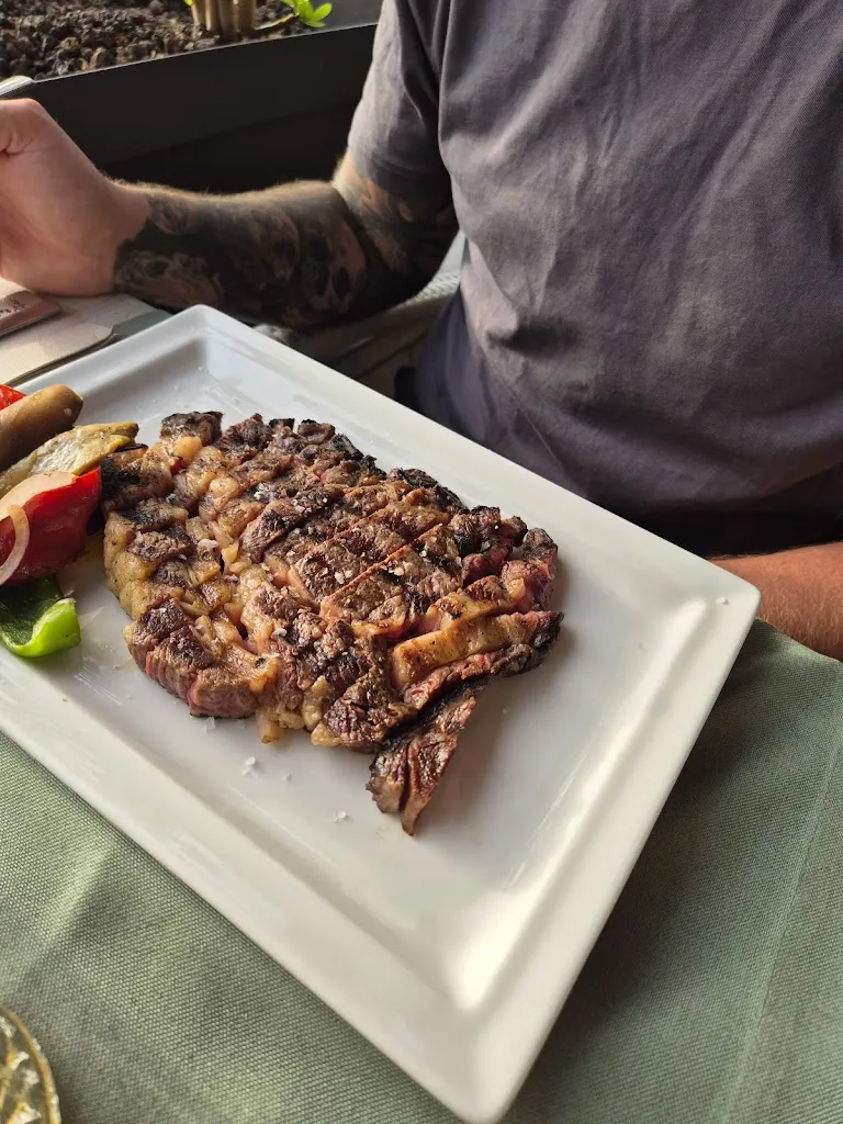 Jessica Crookes _La Piazzetta Brasserie_Arona_review