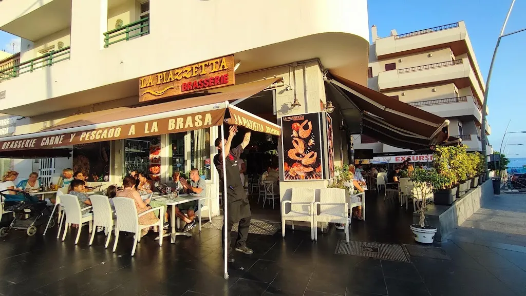 La Piazzetta Brasserie restaurant in Arona