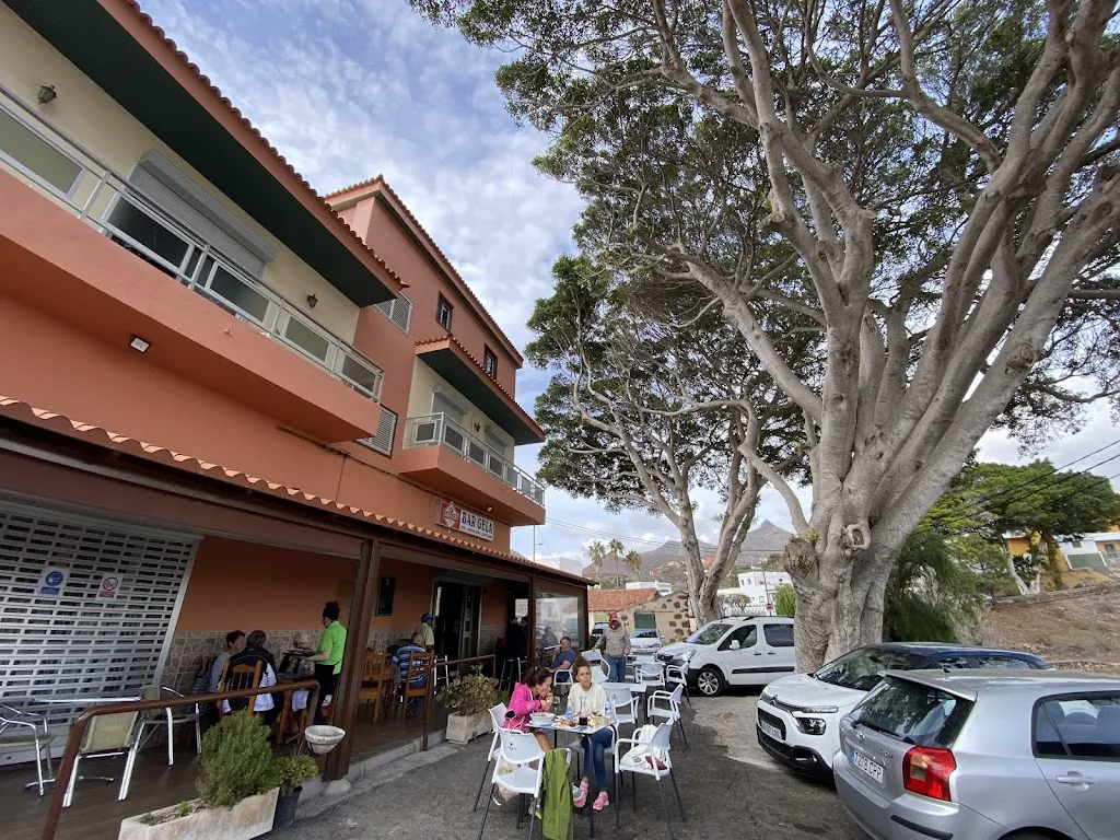 Cornel Iosiv_Bar Gela_Arona_review