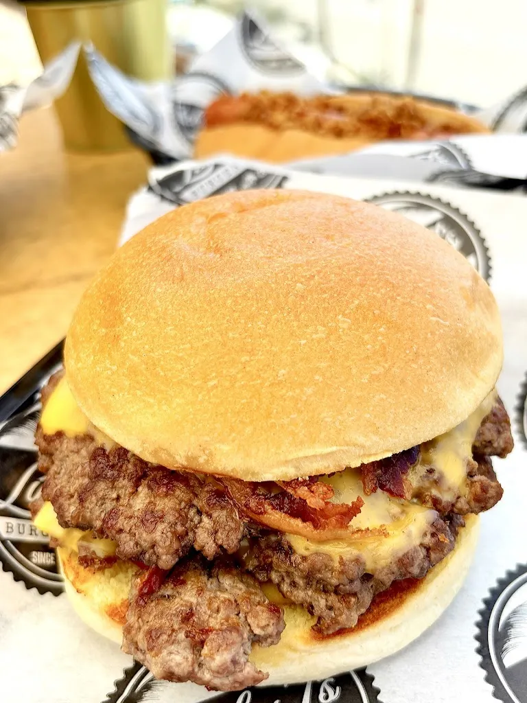 Dave Buchanan_Lucky 7's Bar & Burger Joint._Arona_review