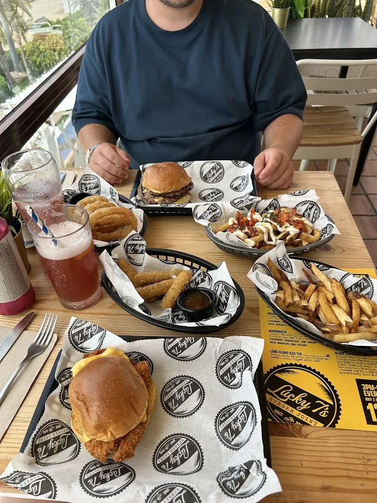 Niamh Olivia_Lucky 7's Bar & Burger Joint._Arona_review