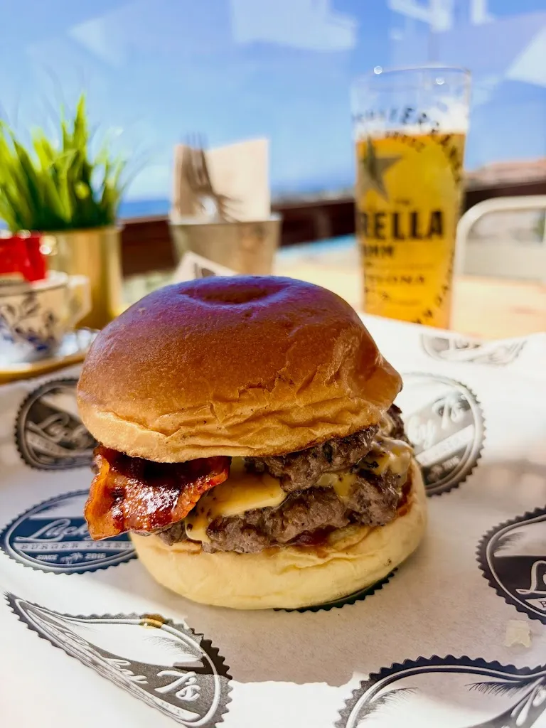 Lucky 7's Bar & Burger Joint._Arona_slider_image_3