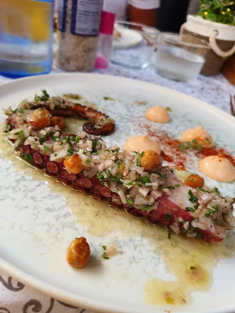 Beth Webb_RICOS_Arona_review