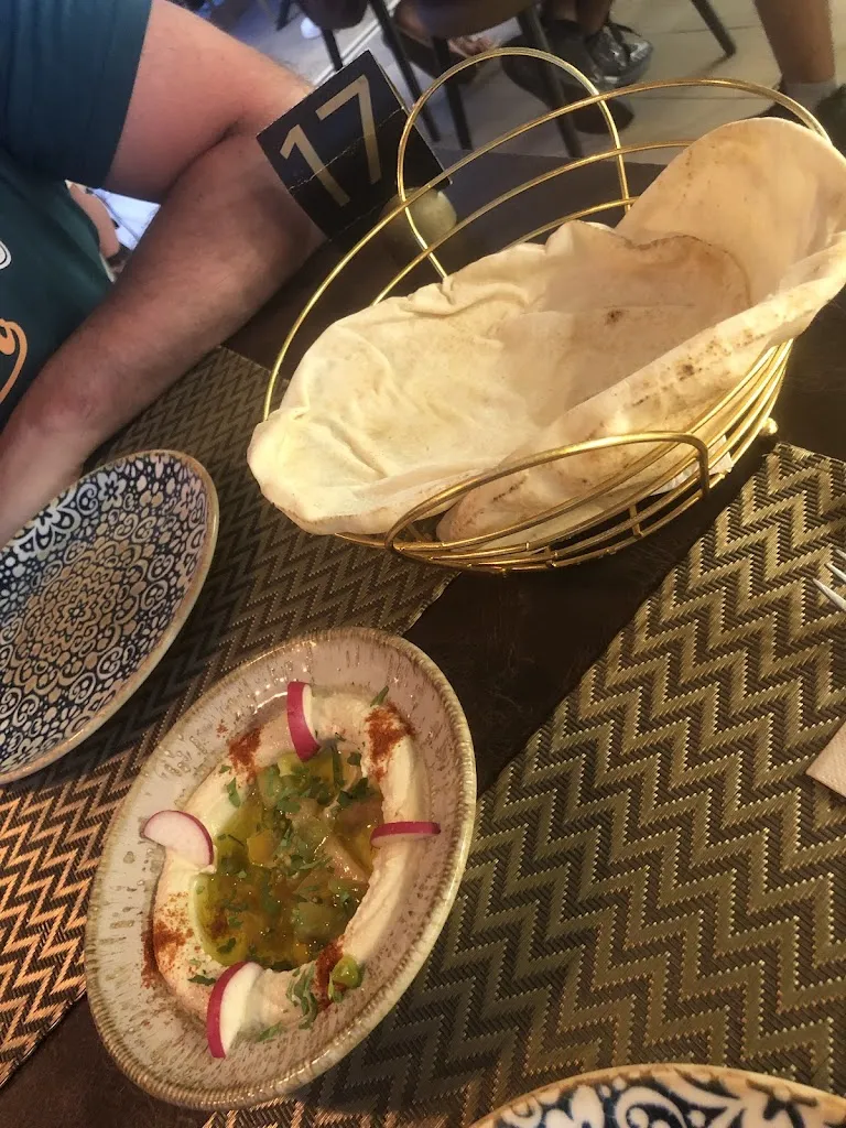 Imogen Robinson_ILILI Restaurant_Arona_review