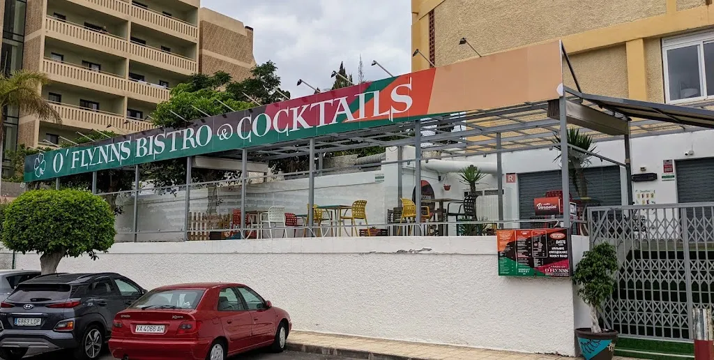 OFlynns Bistro and Cocktails restaurant in Arona