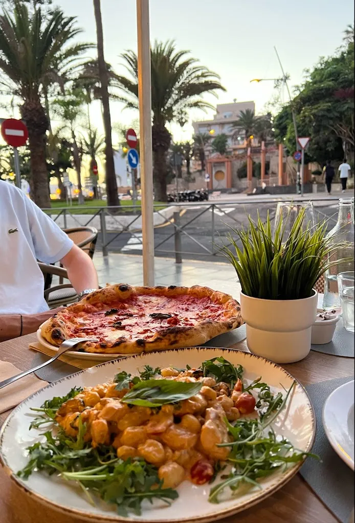 Sandy G_La Piazzetta_Arona_review