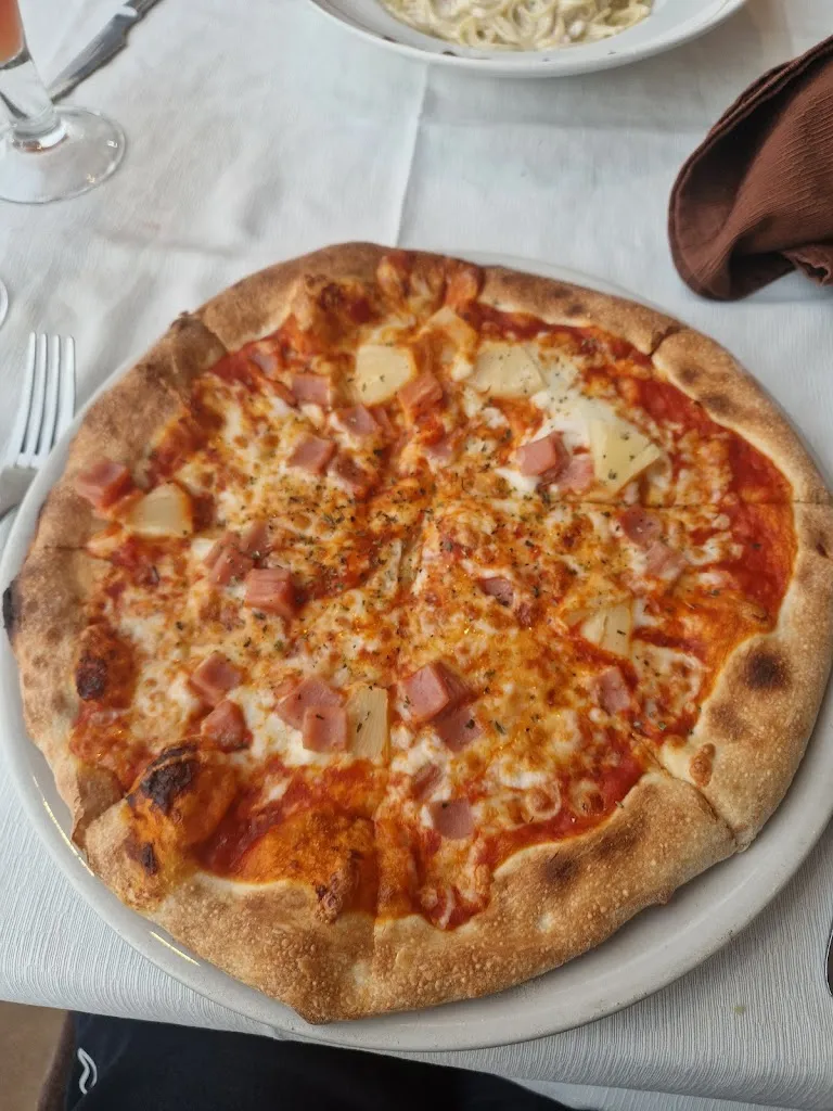 Ben Rogers_La capricciosa_Arona_review