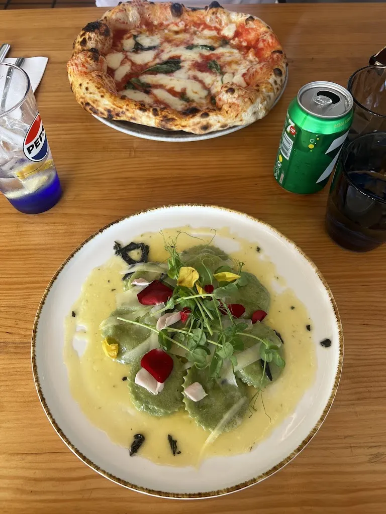 Tiffany Hands_Restaurante & Pizzeria Ciao Totò_Arona_review