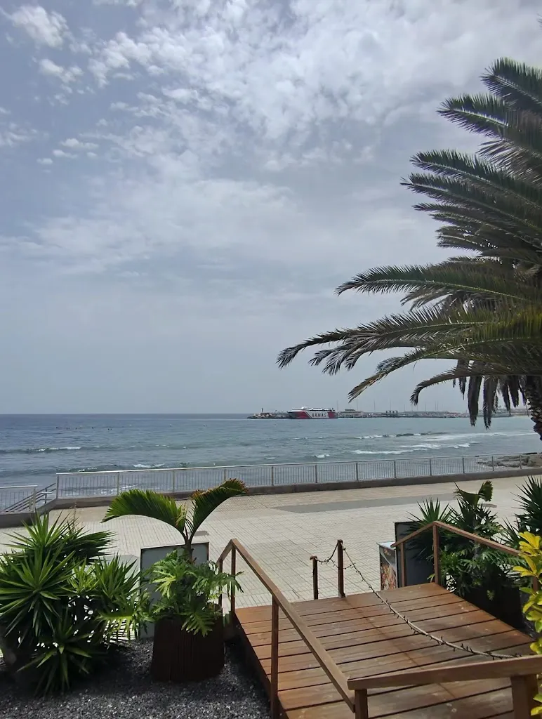 Ranan Bryant_Roca Blanca Beach Club & Restaurant_Arona_review