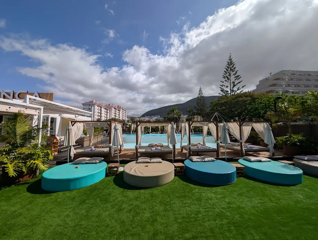 Gavin Clark_Roca Blanca Beach Club & Restaurant_Arona_review
