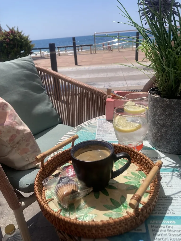 Charlie Smalley_Coconuts_Villajoyosa/Vila Joiosa la_review