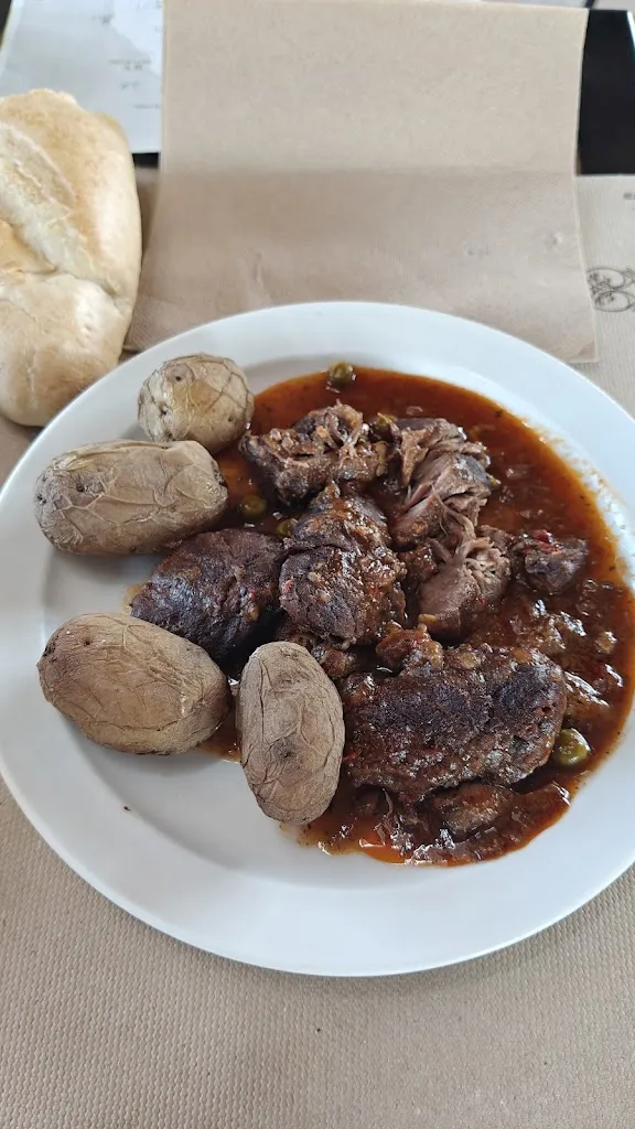 Darina NP_Estación de Guaguas de Llano Negro_Garafía_review