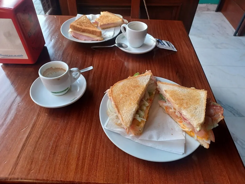 Łukasz Dąbrowski_Arepera ´82_Granadilla de Abona_recensione