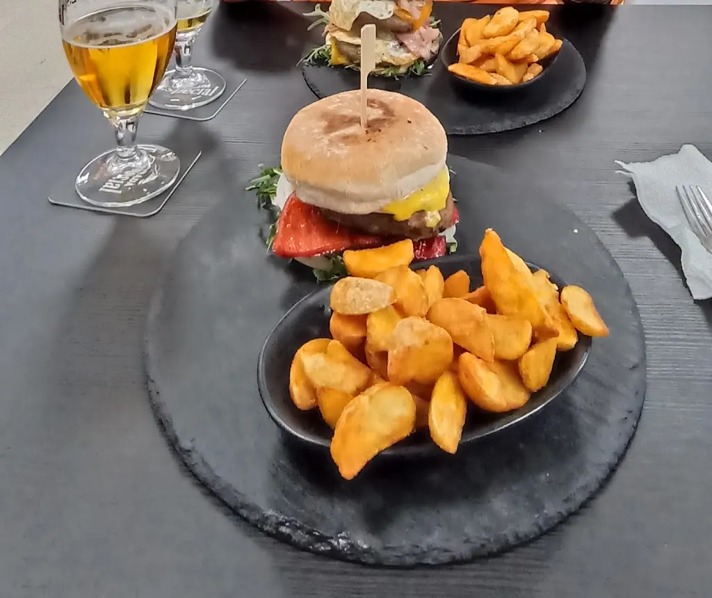 Marianna Backer_Pizzería De Cine guia de isora_Guía de Isora_review