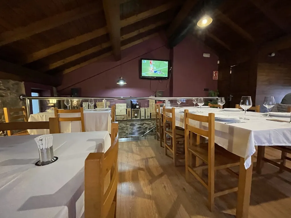 Vinoteca Muíño Vello restaurant in Carral