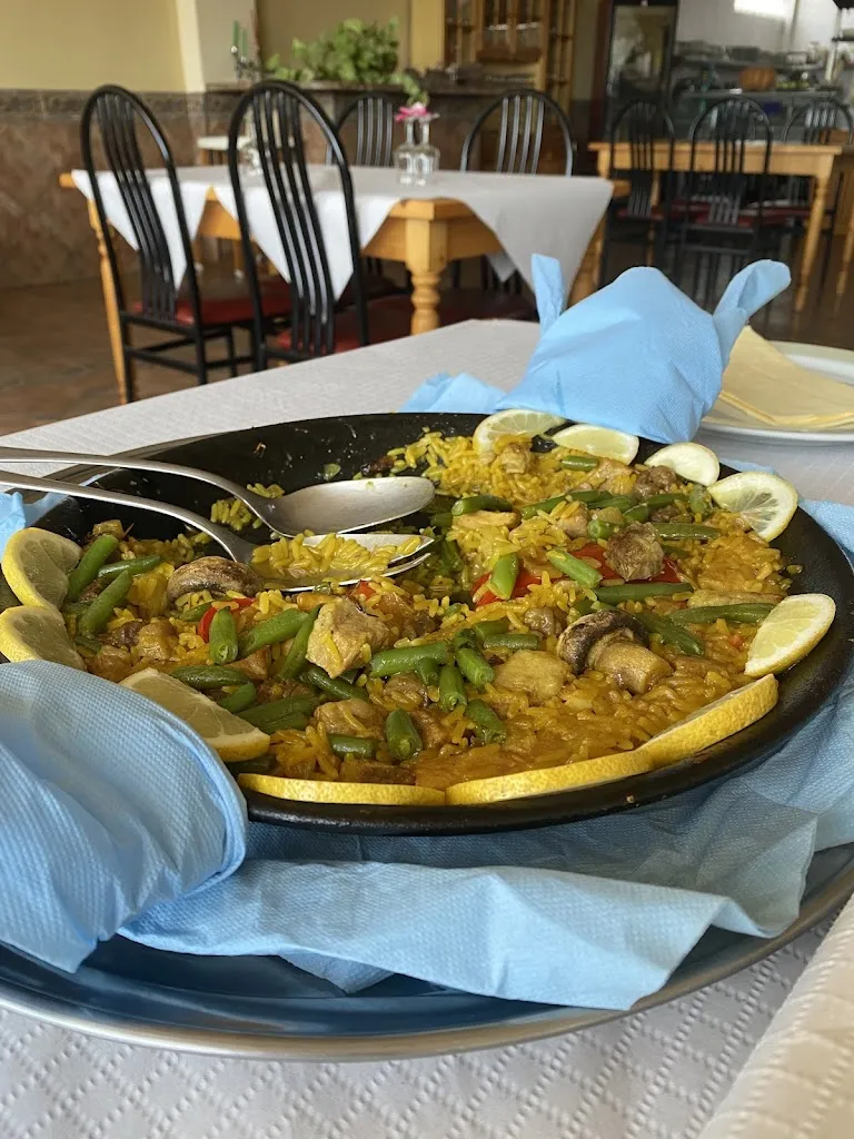 sandra_frente campo de futbol agua dulce_Guía de Isora_recensione