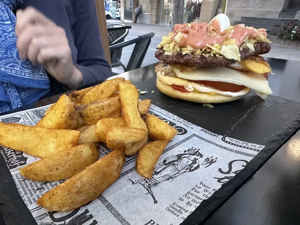 Matz Reichardt_Burguesía_Llanos de Aridane Los_review