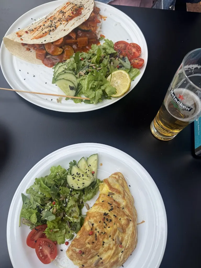 Kinga Matracka_El Espejo_Llanos de Aridane Los_review